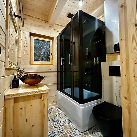 Alpesi faház Goralska Osada Tatra House Z Jacuzzi Białka Tatrzańska